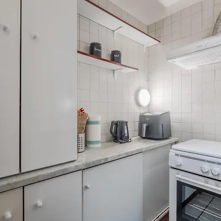 Vibrant Trastevere 2 Bedrooms On Via Del Moro