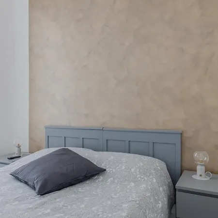 Apartment Vibrant Trastevere 2 Bedrooms On Via Del Moro