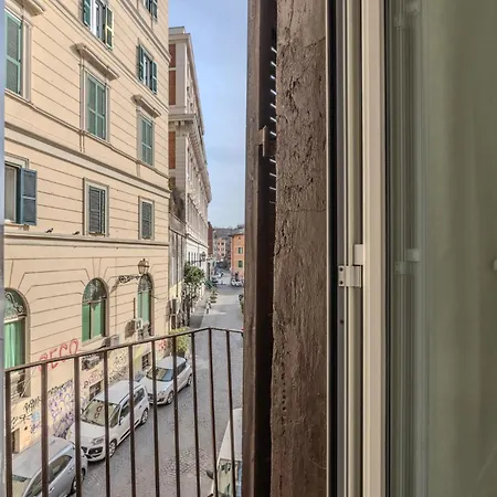Vibrant Trastevere 2 Bedrooms On Via Del Moro Rome