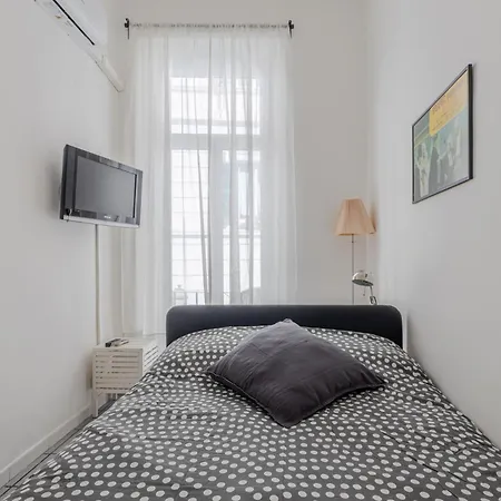 Apartment Vibrant Trastevere 2 Bedrooms On Via Del Moro