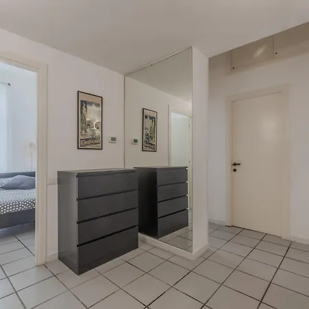Vibrant Trastevere 2 Bedrooms On Via Del Moro Apartment *