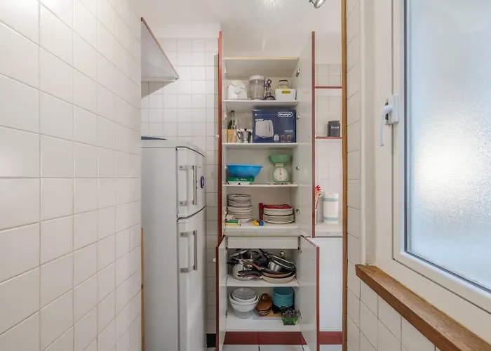 Vibrant Trastevere 2 Bedrooms On Via Del Moro Lägenhet Rom