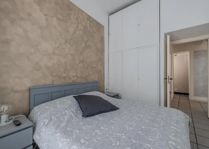 Lägenhet Vibrant Trastevere 2 Bedrooms On Via Del Moro *