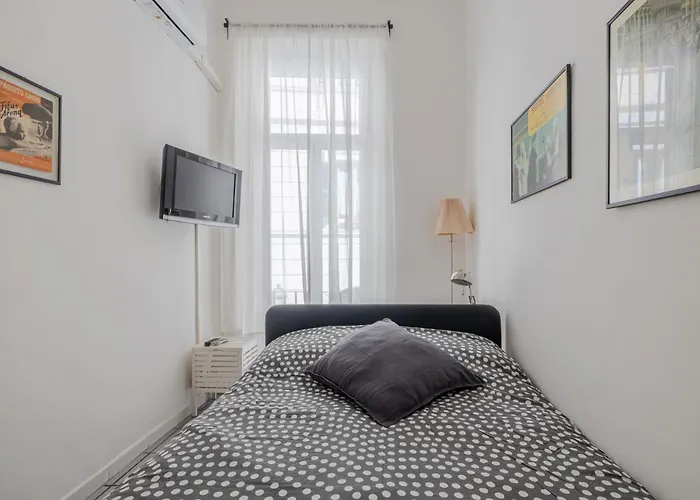 Lägenhet Vibrant Trastevere 2 Bedrooms On Via Del Moro